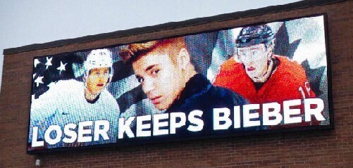 140221-bieber-billboard-830_a537fda5f0a496c9ecae2a1495f736c7.jpg